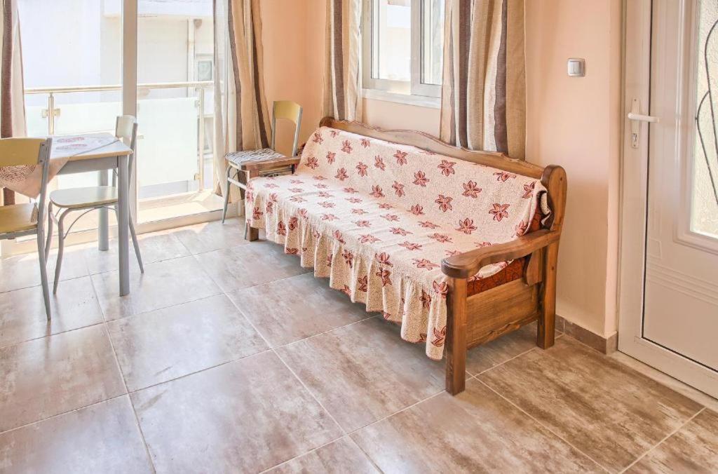 Despinas Seafront Apartments,Charaki Exterior foto